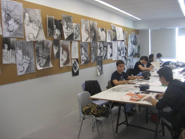 Alumnos trabajando en clase