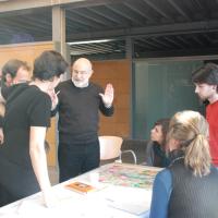 El Invitado, charlando con el grupo de alumnos de la profesora Mayka García Hípola