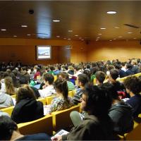 foto aula magna MINI FOLLETO